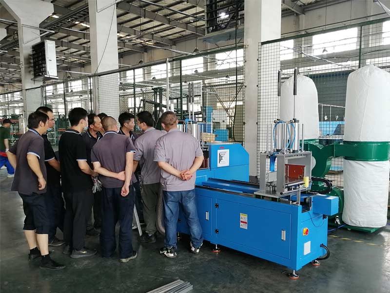 全自動切鋁機出庫、交機、調試,忙碌充實的一天