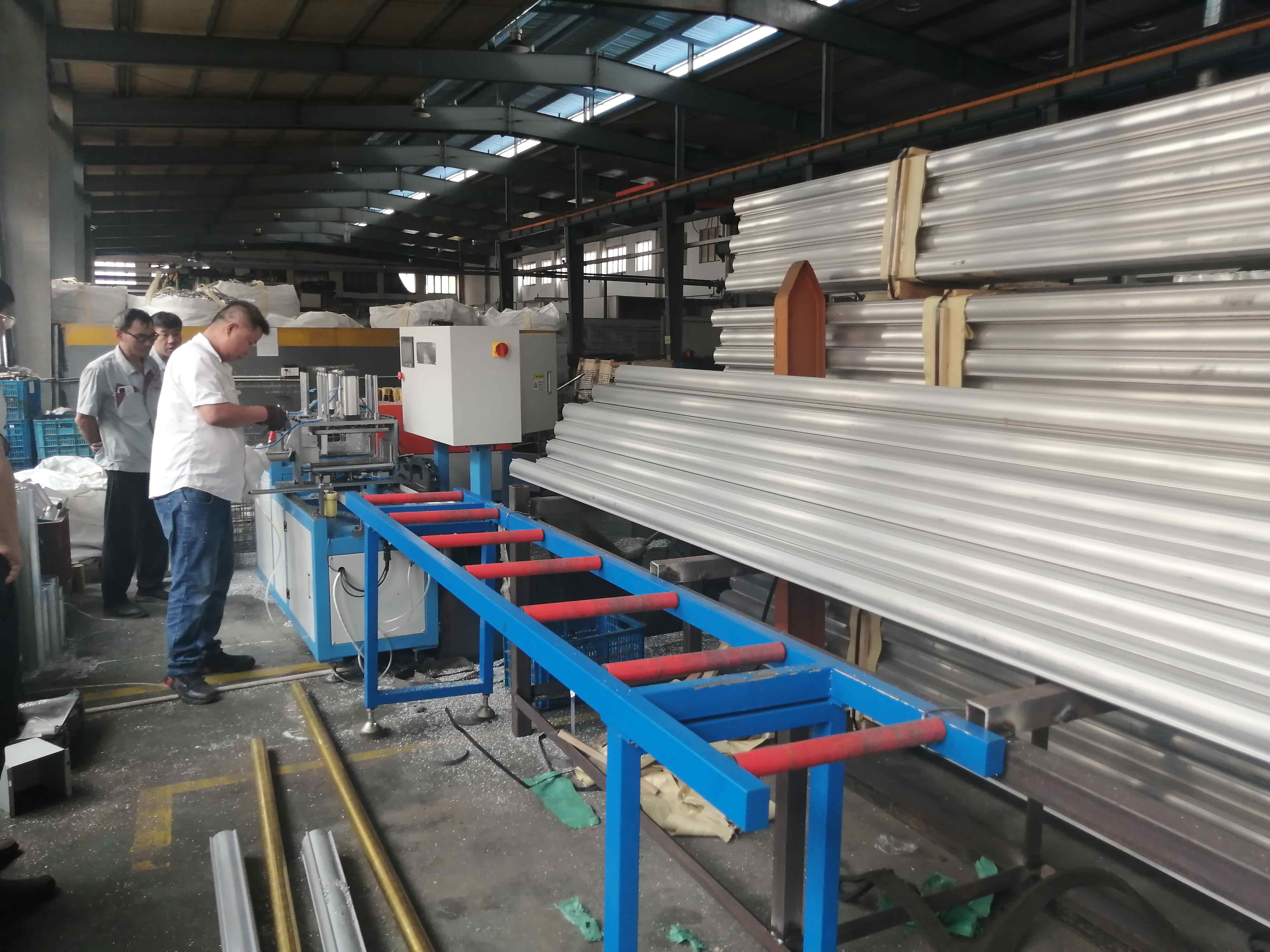 帶你走進全自動黃銅棒下料切割機客戶現場,“遍地黃金”