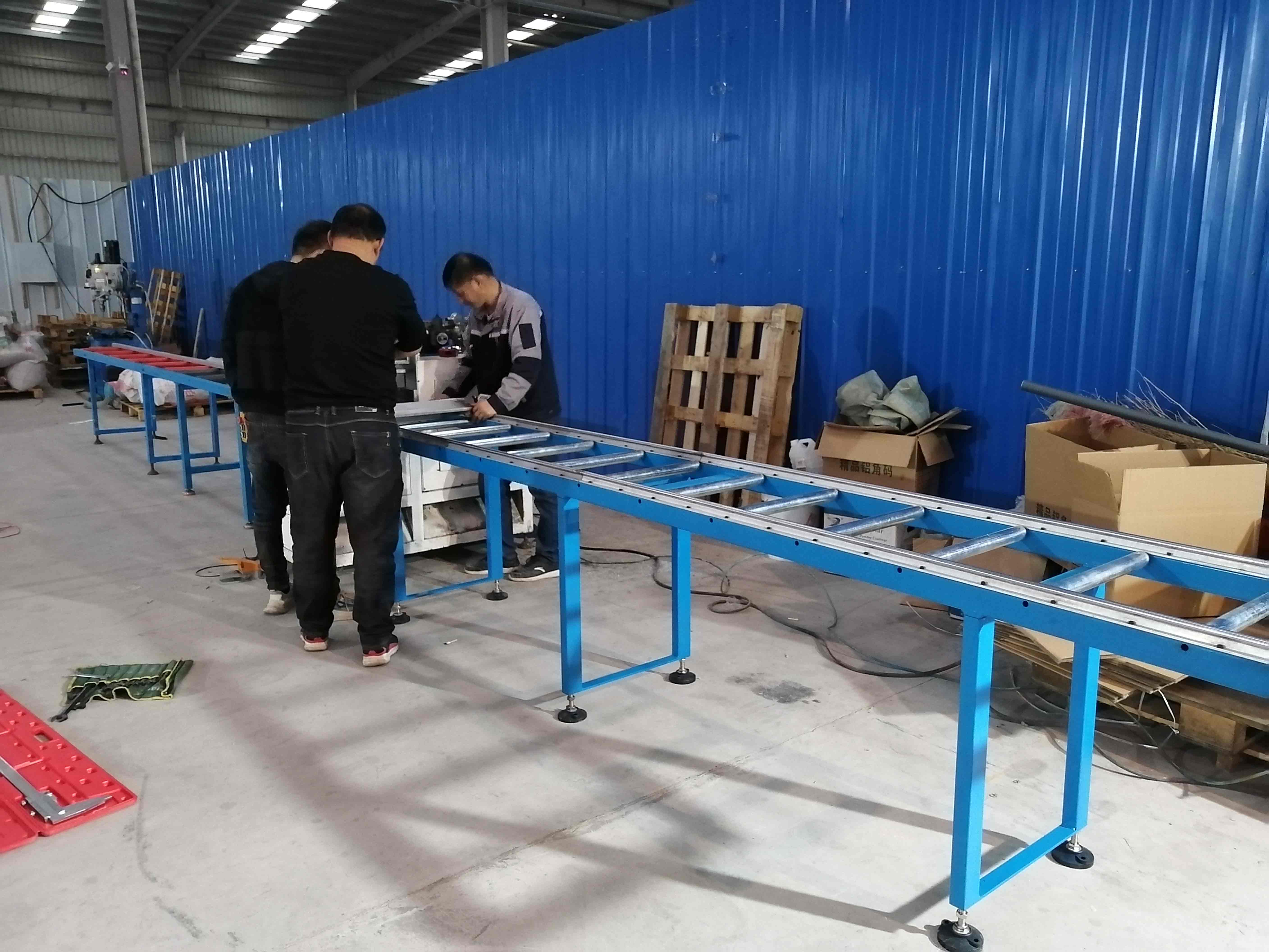 半自動(dòng)500定尺鋸客戶現(xiàn)場圖 半自動(dòng)500定尺鋸客戶現(xiàn)場圖